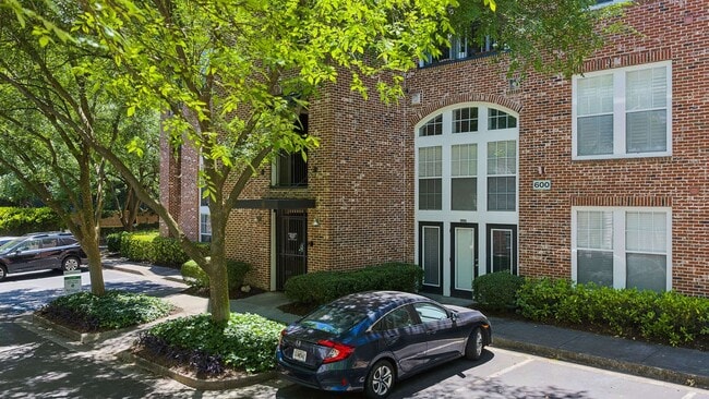 Building Photo - Stylish 1/1 Condo in Inman Park, Right on the ATLBeltLine!