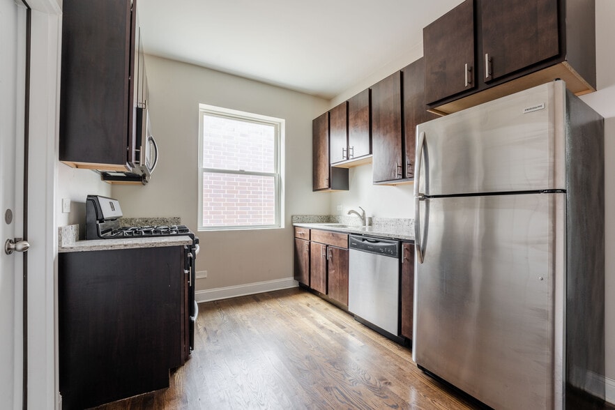 Building Photo - 1437 W Carmen Ave