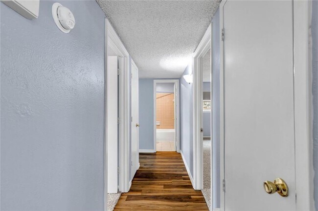 Building Photo - Nice 3 Bedroom, 2 Full Bath Home Located in SW Ft. Worth!