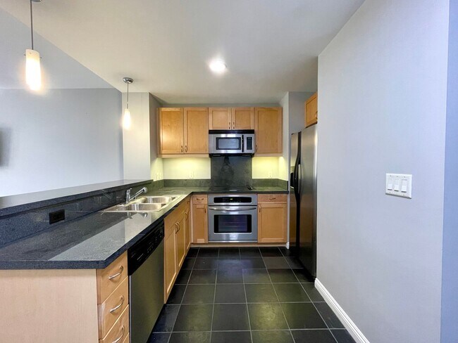Building Photo - Amazing Studio 2 blocks from Petco Park w/...