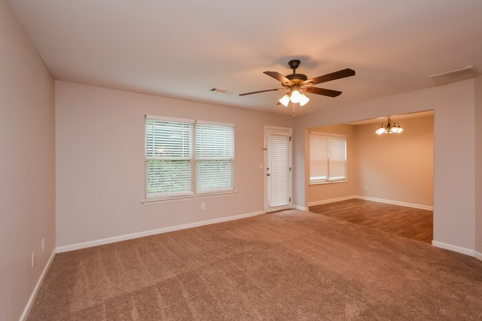 Building Photo - 935 Justice Dr