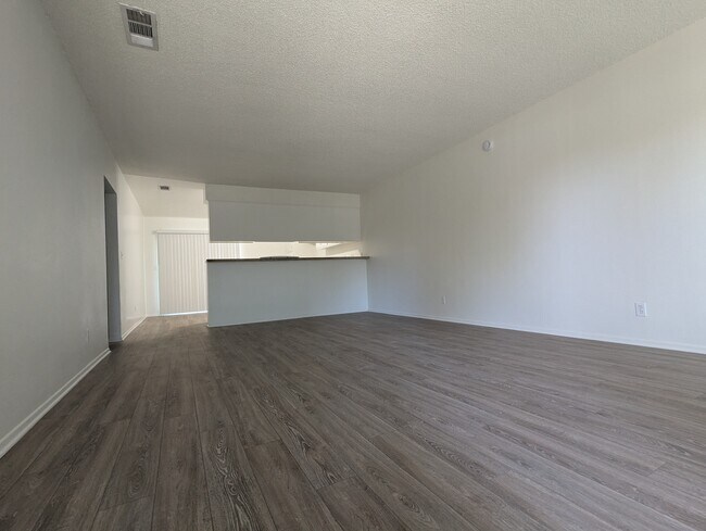 Building Photo - Wilshire Crest Apartments