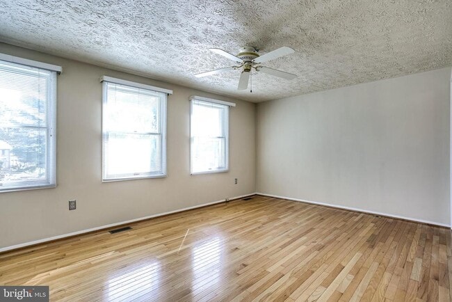 Building Photo - 6075 Cedar Wood Dr