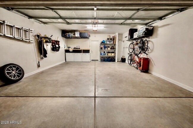 Building Photo - 2254 E University Dr