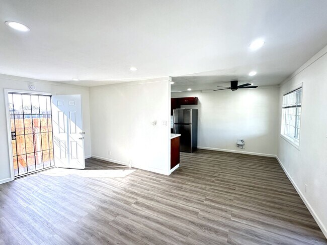 Building Photo - Ready For Move in~ 2BEDS/1BATH HOUSE FOR RENT W/Laundry Hook-Ups!