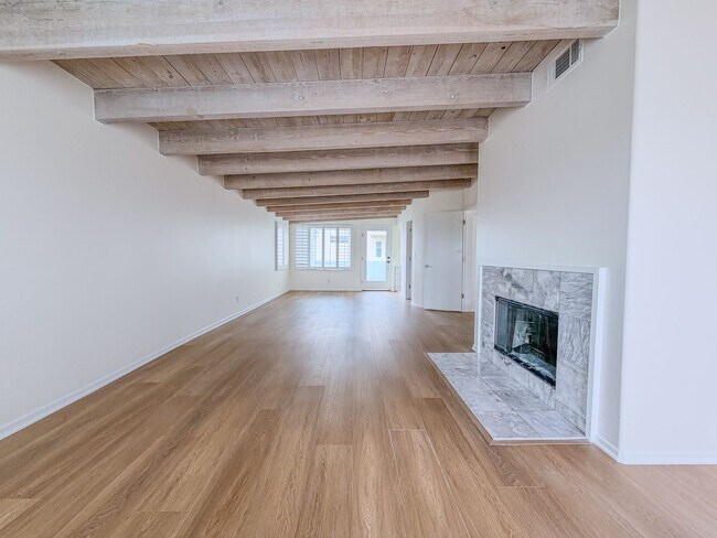 Building Photo - 3525 Sunset Ln