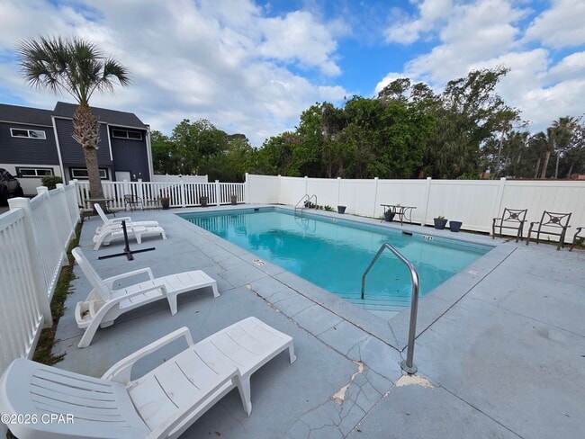 Building Photo - 7125 N Lagoon Dr