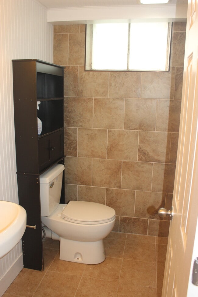 Building Photo - 246 Hill N Dale Rd