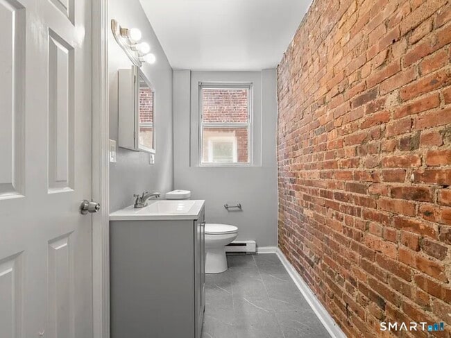 Building Photo - 31 Whittier St