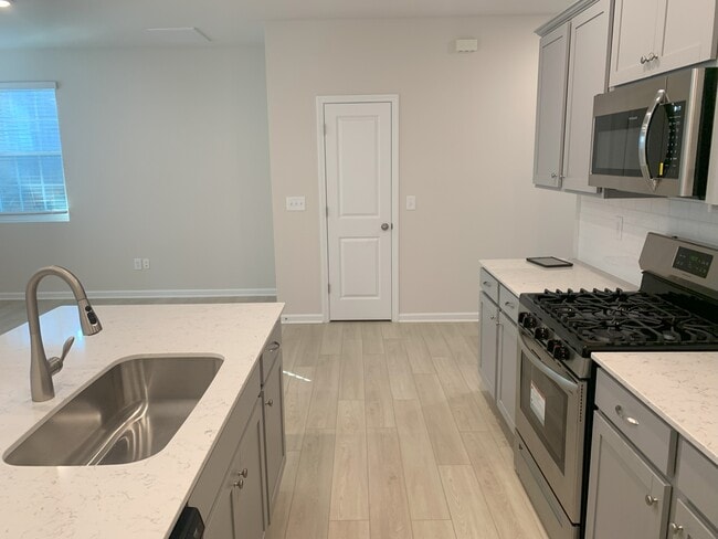 Building Photo - 400 Trailblazer Dr