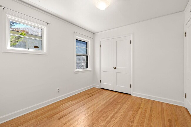 Building Photo - 5336 NE 35th Pl