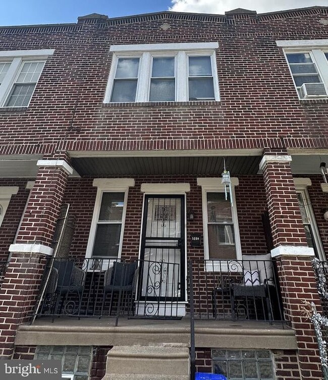 Primary Photo - 5238 Glenloch St