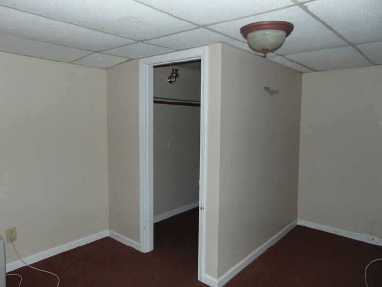 Building Photo - 322 Main St