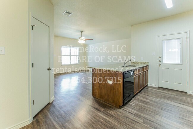 Building Photo - 3101 Ochiltree Dr