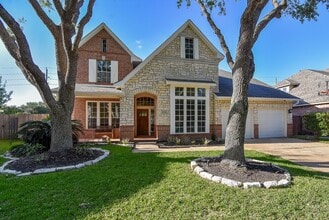 Building Photo - 5926 Brook Bend Dr