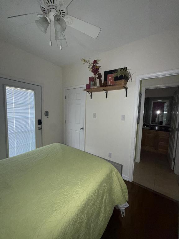 Building Photo - 1131 Century Oaks Dr