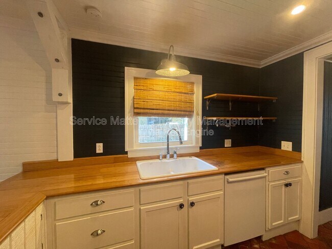 Building Photo - 2318 N 17th Ave