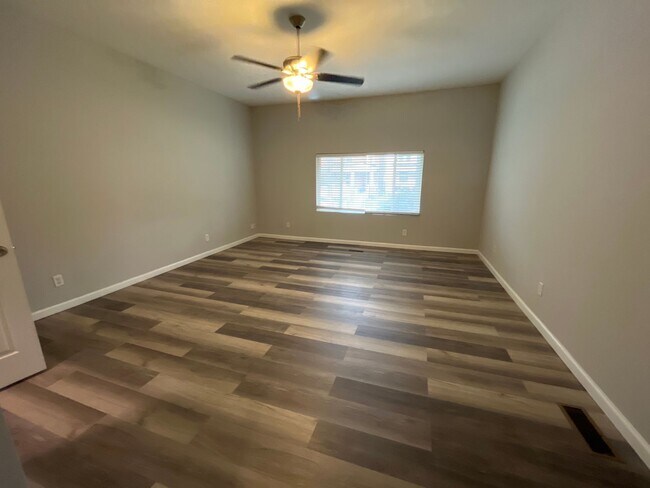 Building Photo - 968-970 Wilson Avenue