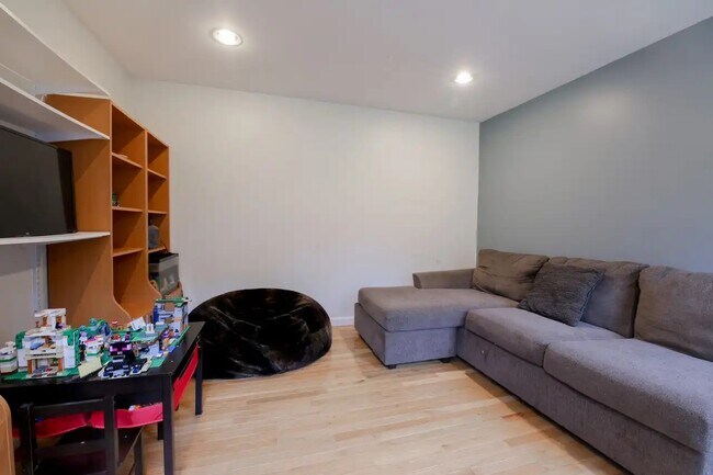 Building Photo - 1180 N Rd