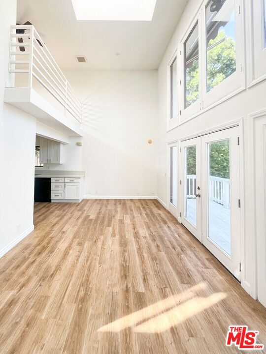 Building Photo - 844 Maltman Ave