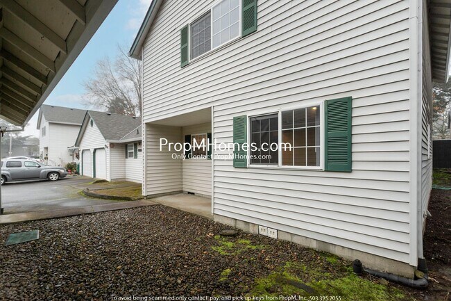 Building Photo - Three Bedroom Gem in Jennings Lodge - Garage Included!
