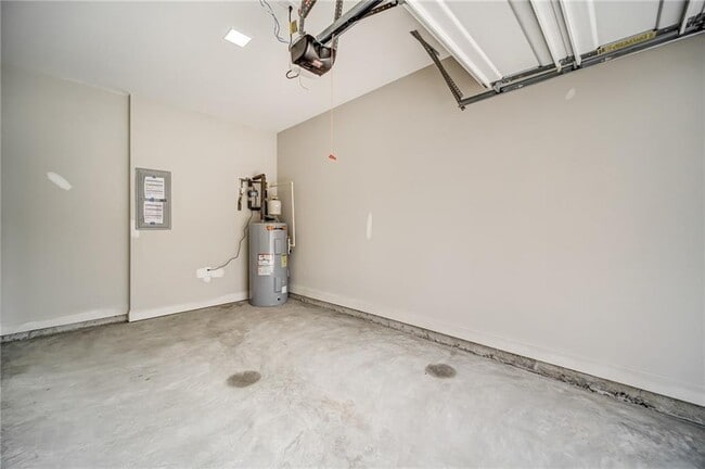 Building Photo - 192 Spring Way Square
