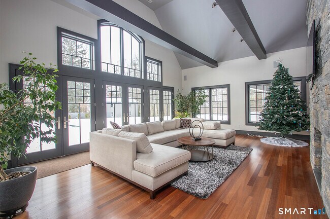 Building Photo - 85 Banks Rd