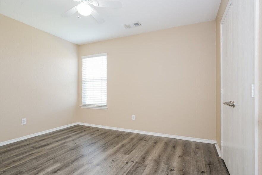 Building Photo - 6529 Regina Dr