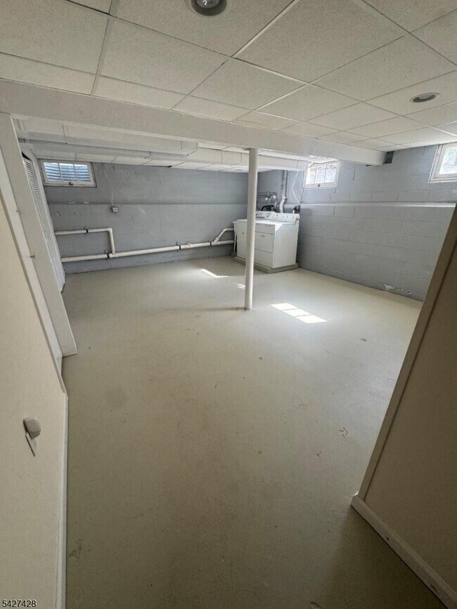 Building Photo - 29 Aubrey St