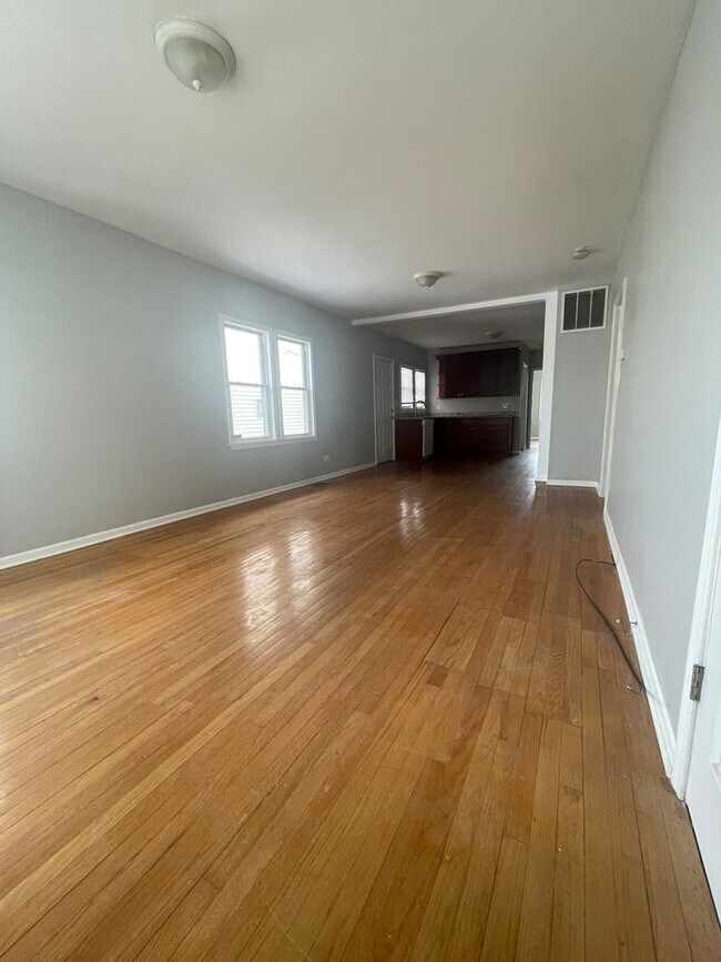Building Photo - Beautiful 3 Bedroom house for Rent in Calumet City, IL AVAILABLE NOW!!