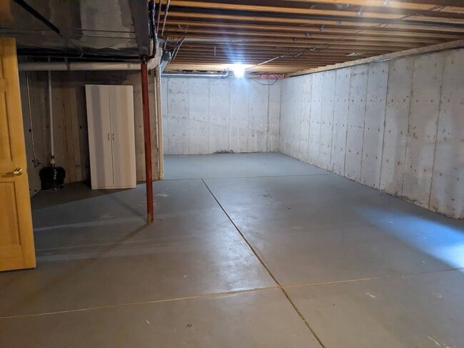 Building Photo - Westside Residence Near Kissing Camels & G...