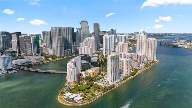 Building Photo - 540 Brickell Key Dr