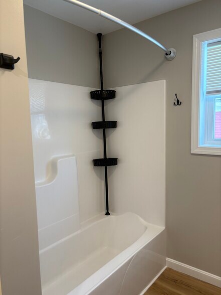 Building Photo - 598 Main St