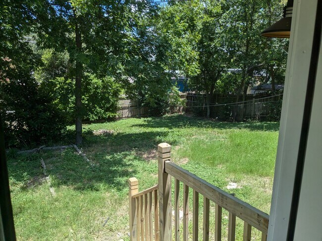 Building Photo - 2517 Goliad St
