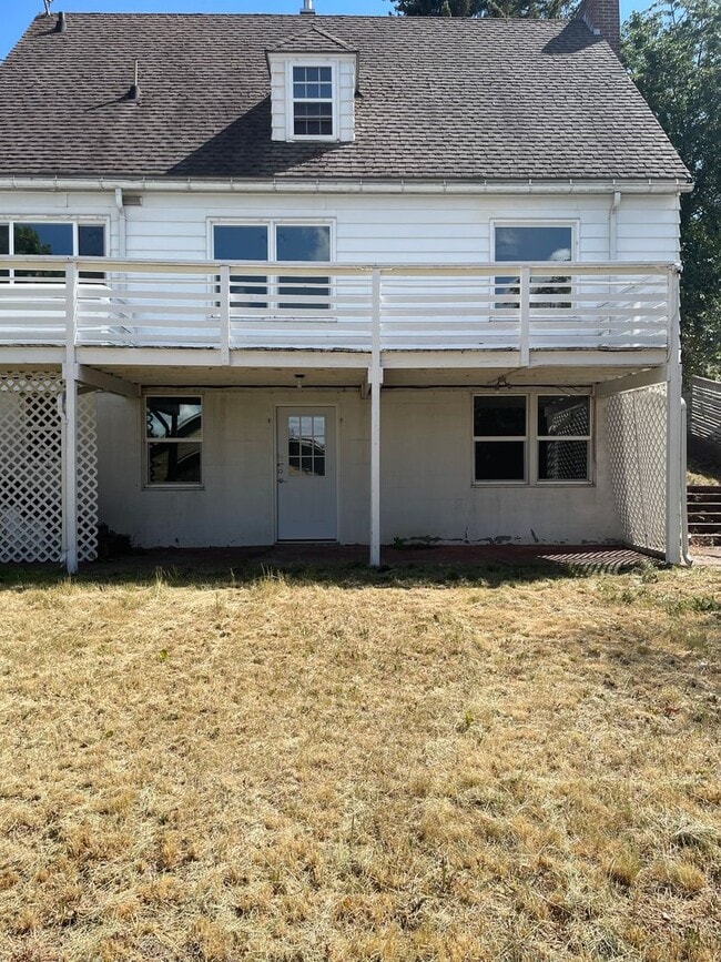 Building Photo - Beautiful 4 bed 3 bath