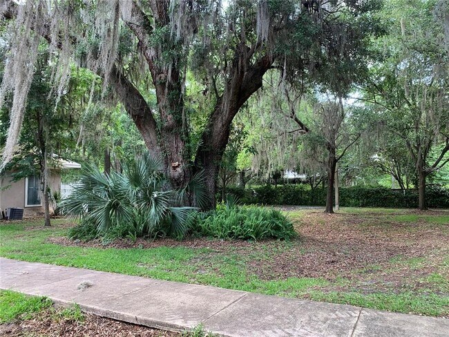 Building Photo - 887 NW 21st Ave