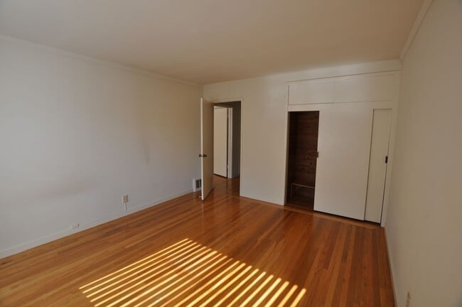 Building Photo - 1026 Kirkham St