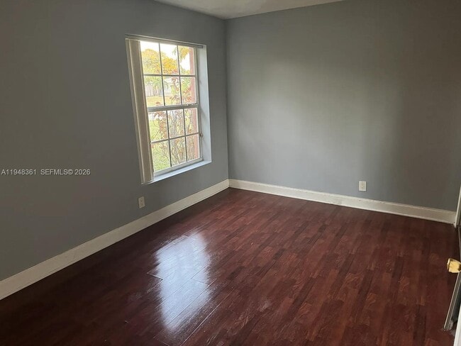 Building Photo - 812 SE 14th Ct