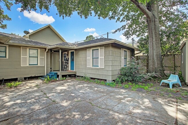 Primary Photo - 1521 Waverly St