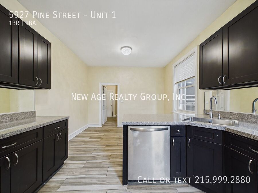 Building Photo - 5927 Pine St