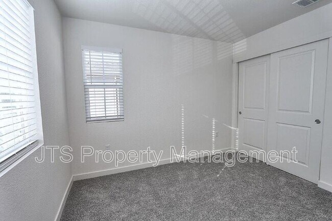 Building Photo - 2097 Shady Tree Cir