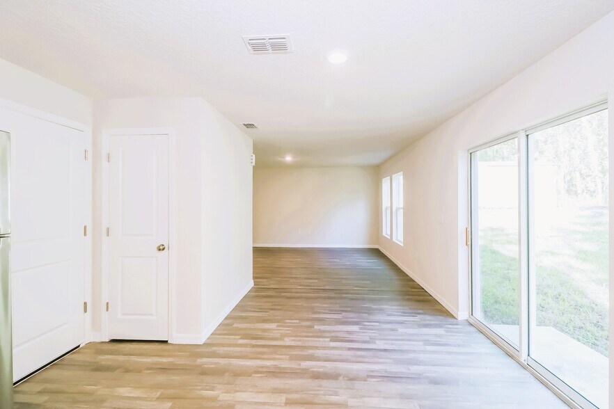 Building Photo - 2922 W Higgins Pl