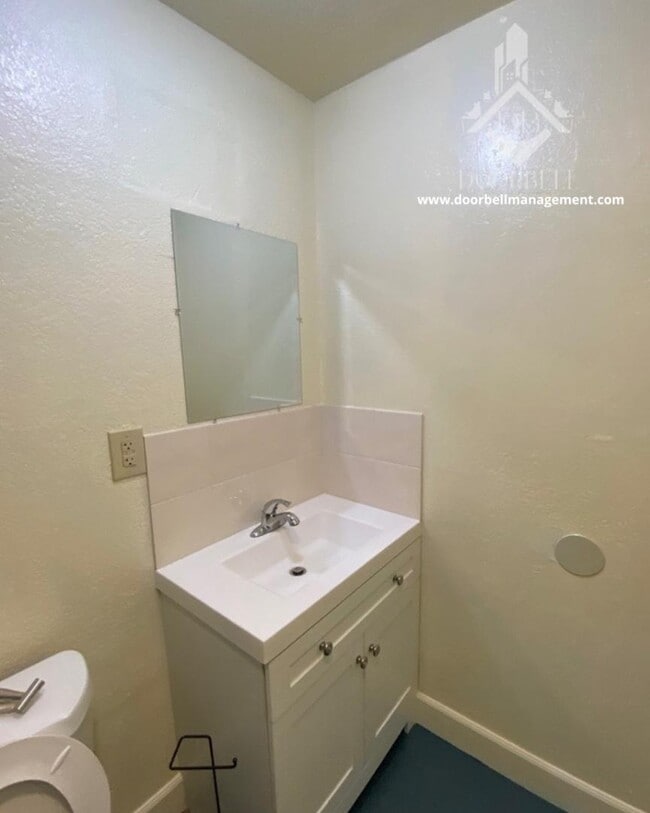 Building Photo - 265 E 2nd St