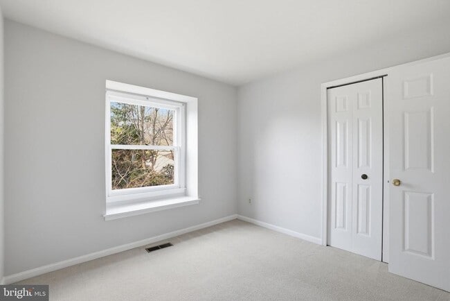 Building Photo - 9713 Waterline Dr