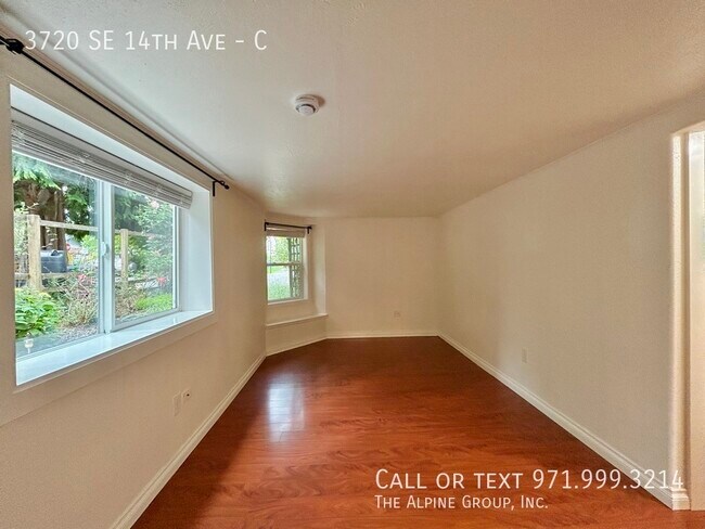 Building Photo - 3720 SE 14th Ave