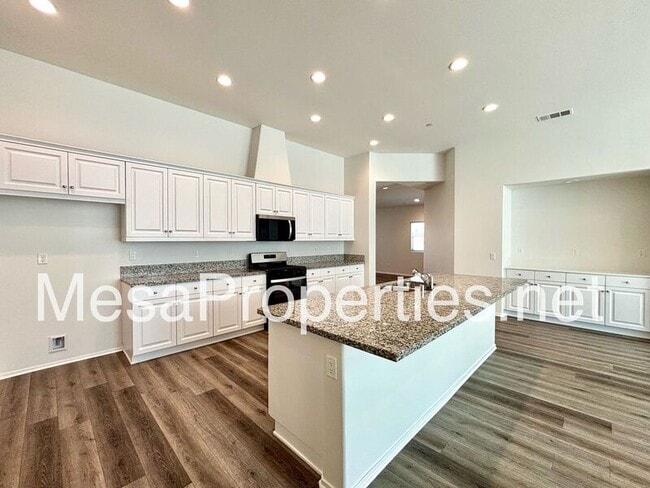 Building Photo - 15387 Patton St