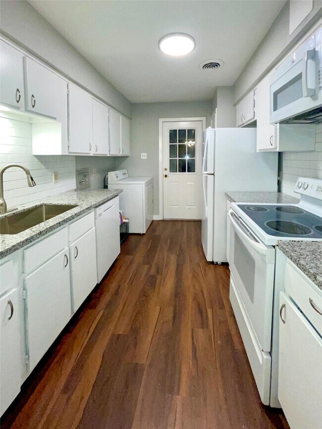 Building Photo - 2675 Gessner Rd