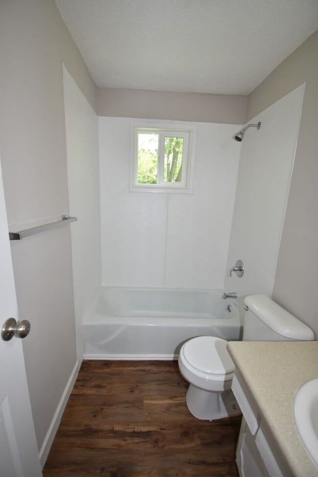 Building Photo - 3 Bedroom 1 Bath Home For Rent Near Heritage Park!