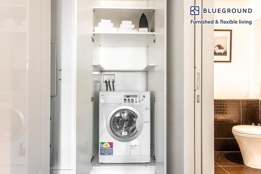 Building Photo - 123 Washington St