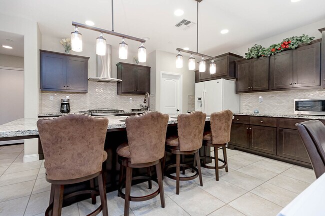 Building Photo - 582 Pasture Ave